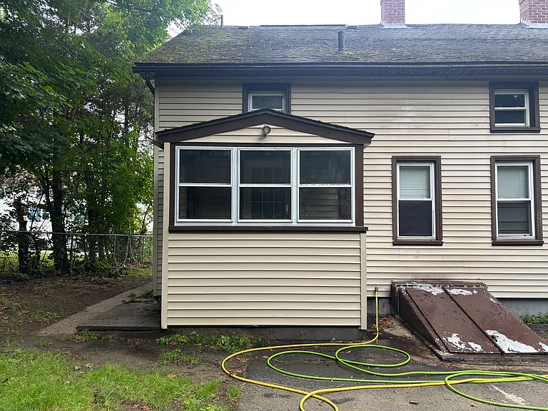 158-160 S Walnut St — Photo 12