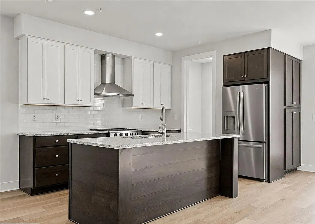 3 bed, 2.5 bath, 1938 sqft, $3,300 — Photo 2