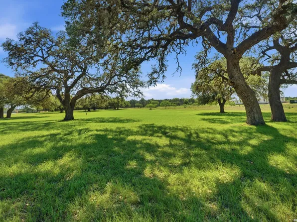 177 Bridlegate Blvd, Bandera, TX 78003