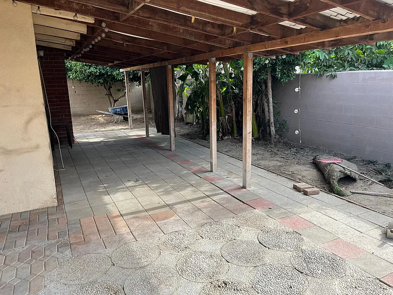 526 Wood St — Photo 9