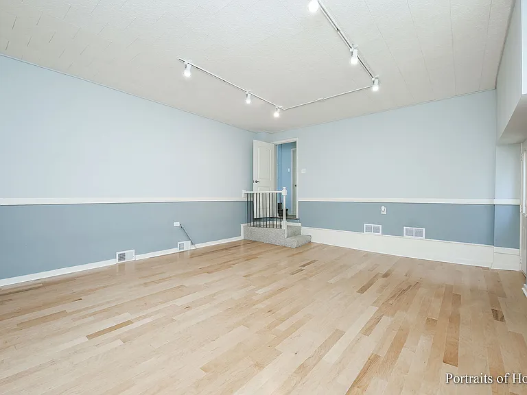 7307 W 111th St — Photo 12