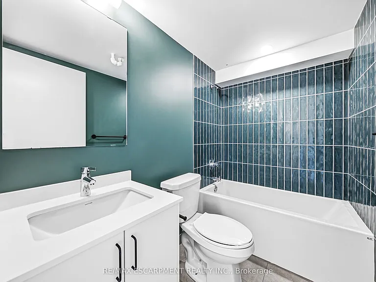 325 James St S #105 — Photo 8