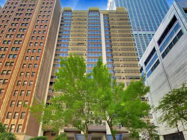 201 E Chestnut St APT 8B, Chicago, IL 60611