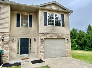 10 Casey Ln, Hurricane, WV 25526