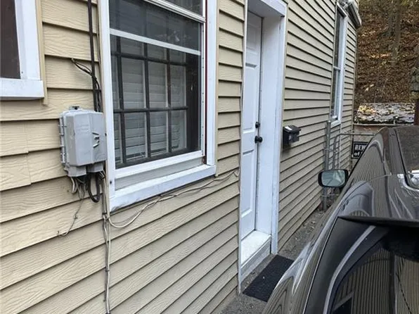 128 Center St #1/2, Shelton, CT 06484