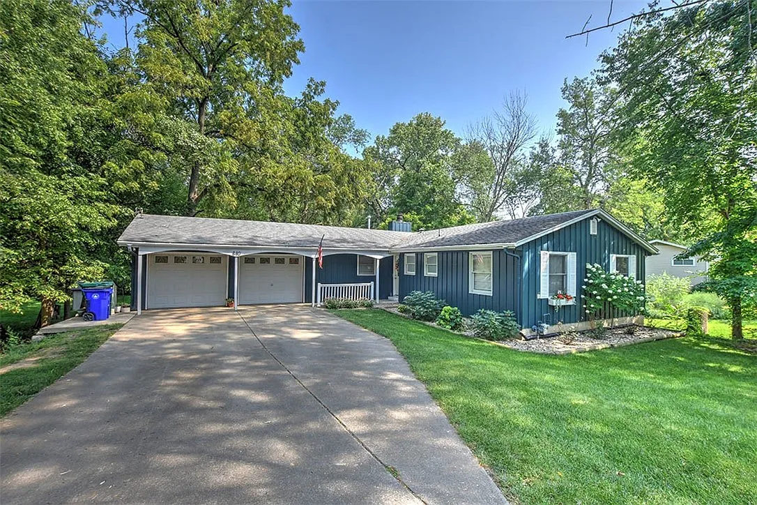 840 Sarah Dr photo 1