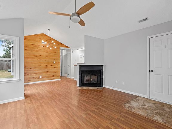 4th image of 103 Basswood Ct