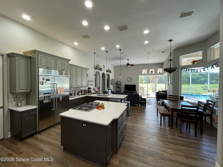 1479 Southpointe Ct — Photo 3