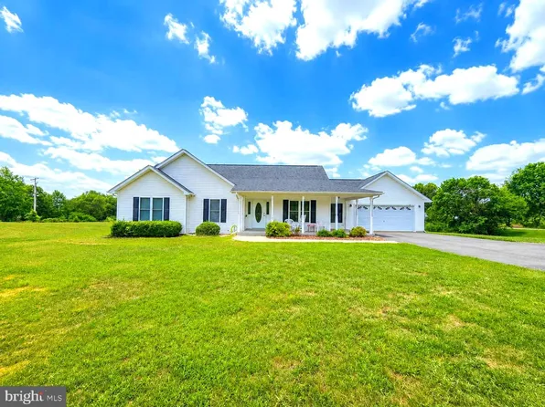 39 Grouse Knoll Ln, Summit Point, WV 25446