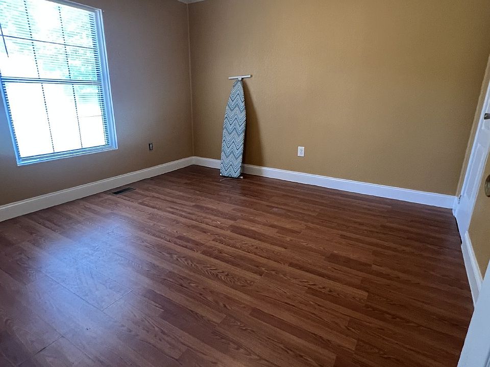 2nd image of 607 Belle St