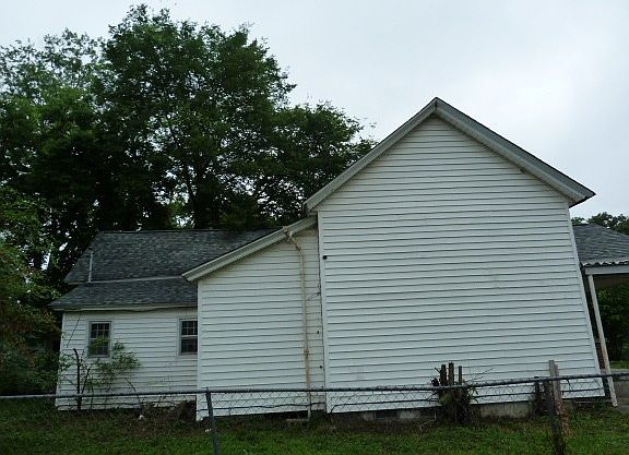 3rd image of 410 S Franklin St