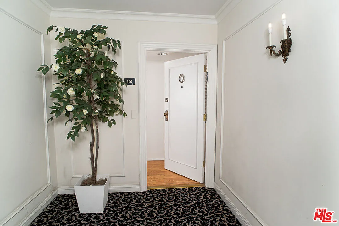 1 bed, 1.0 bath, 900 sqft, $3,500 — Photo 3