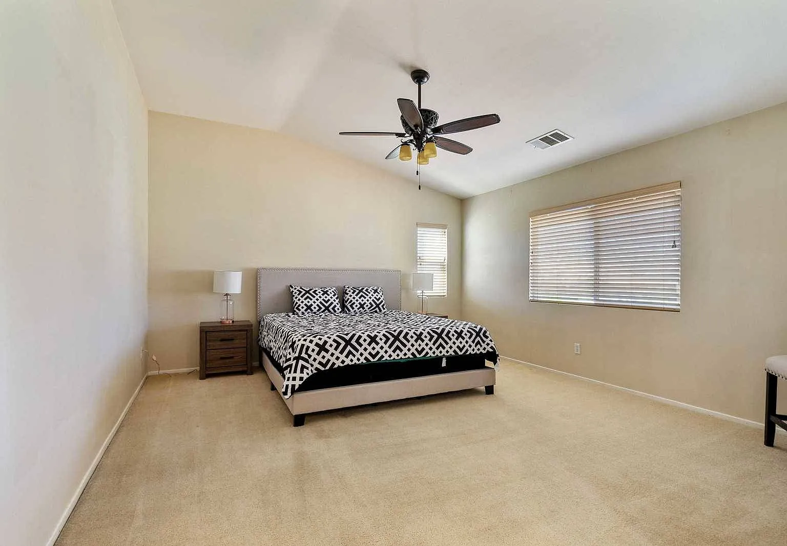 4 bed, 2731 sqft, $5,000 — Photo 4