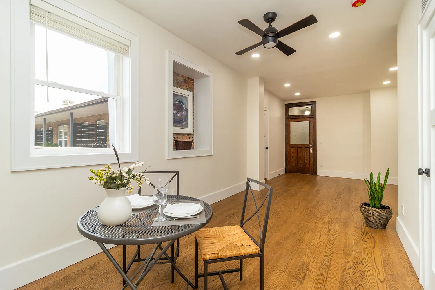 3 bed, 1100 sqft, $1,799 — Photo 3