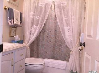 301 Birchwood Rd, Medford, NY 11763