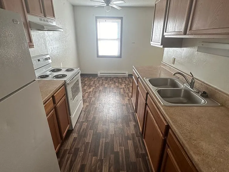 107 Brown Ave S — Photo 6
