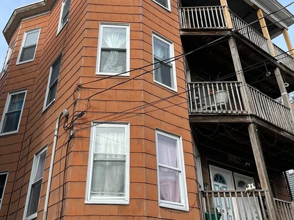 100-102 Henry Ave, Lynn, MA 01902