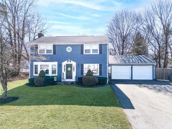 4 Larchwood Dr, Cumberland, RI 02864