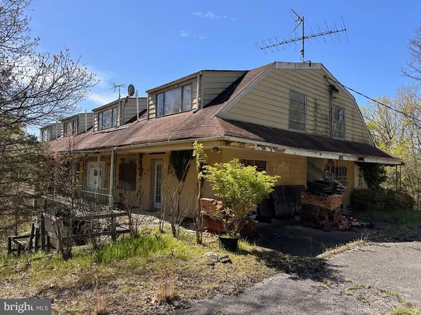 281 Misty Ln, Berkeley Springs, WV 25411