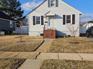 948 Woodlynn Rd, Essex, MD 21221