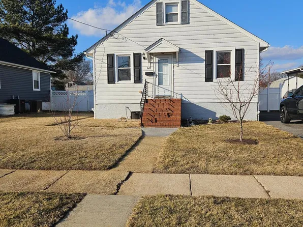 948 Woodlynn Rd, Essex, MD 21221