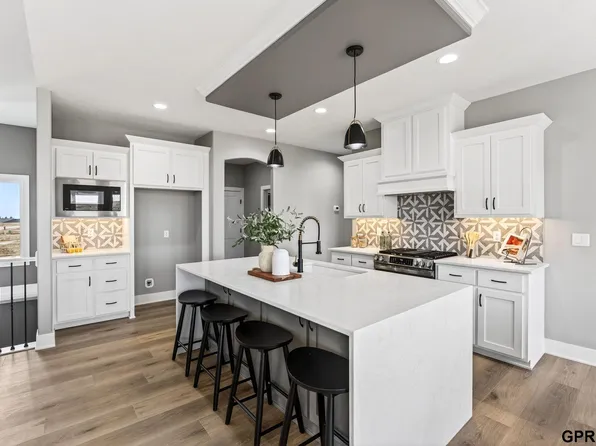 10339 S 212th St, Gretna, NE 68028