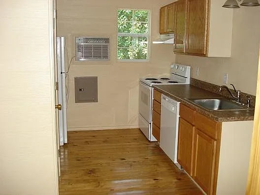 906 Cason St #305 — Photo 5