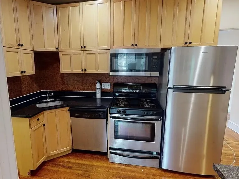 75 Thatcher St #2O2 — Photo 2