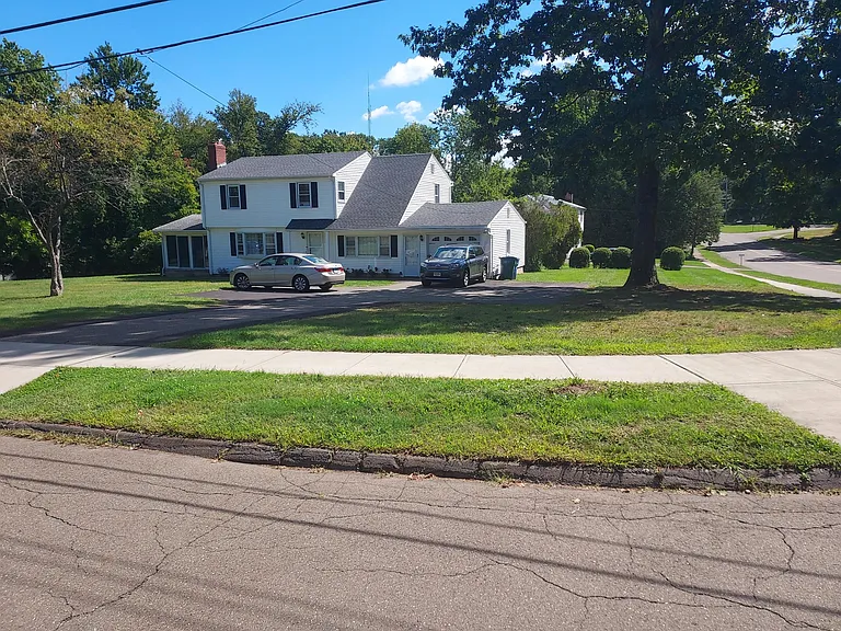 11 Deerfield Dr — Photo 1
