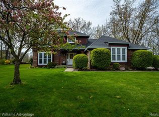 6470 Denton Ct, Troy, MI 48098
