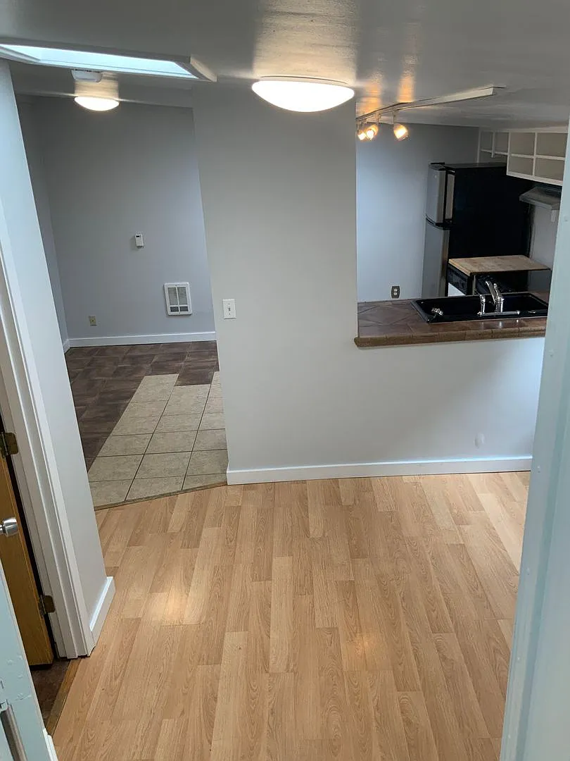 1 Bedroom Near Campus — Photo 4