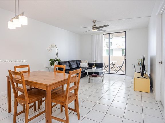 3rd image of 7125 Bay Dr APT 404