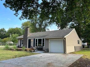 4201 SW Windsor Ct, Topeka, KS 66604