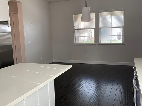 eat in kitchen looking at front yard