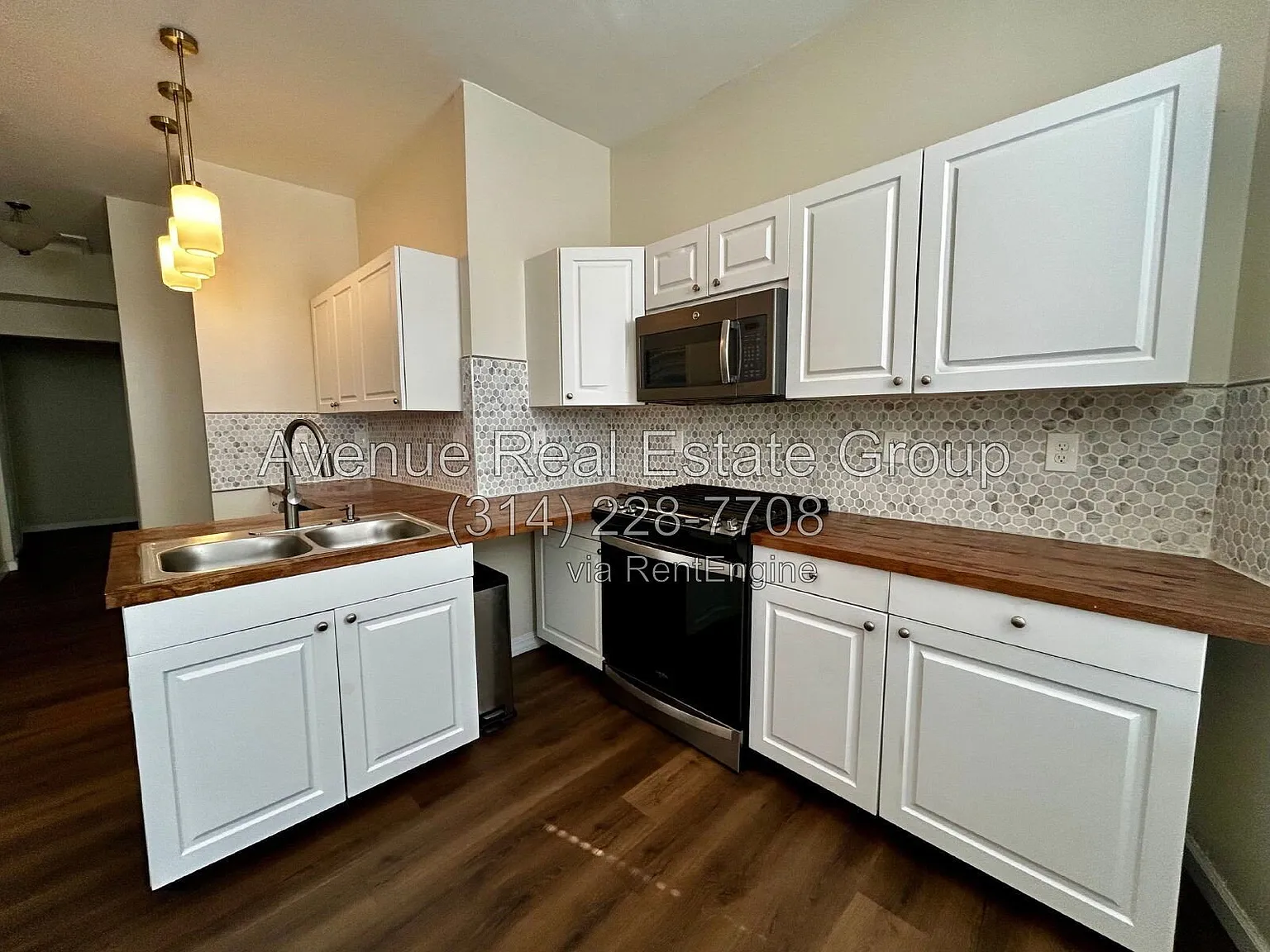 3 bed, 1.5 bath, 1327 sqft, $1,385 — Photo 2