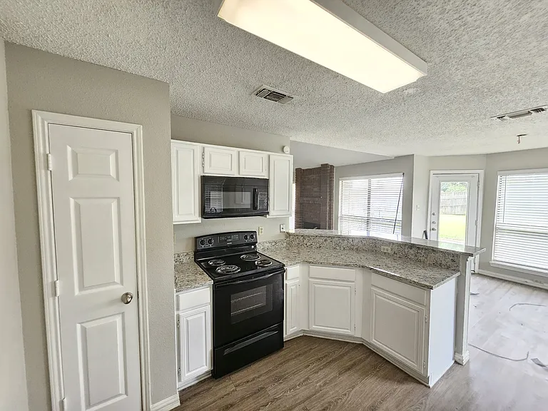 4735 Hollow Tree Dr — Photo 8