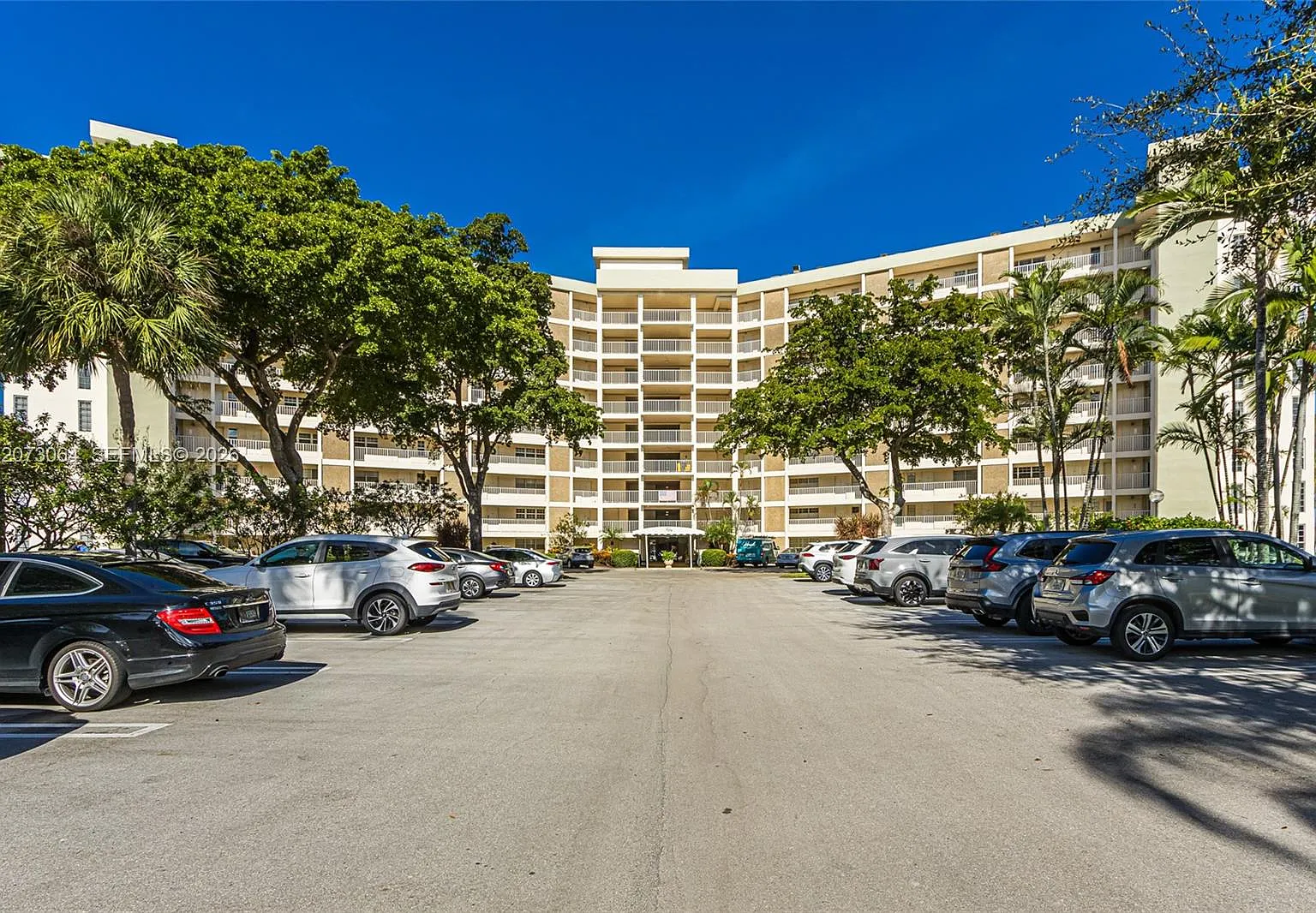 No 50 Palm-Aire Country C — Photo 2