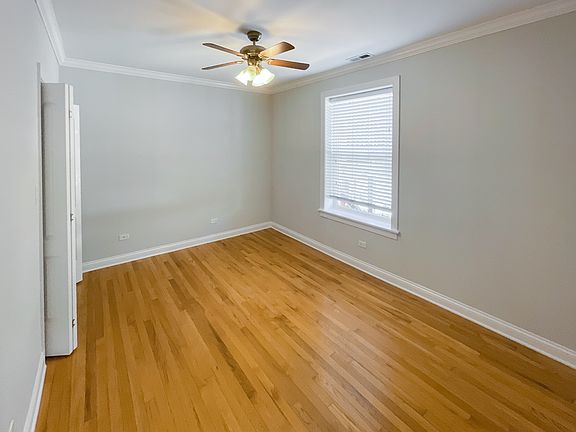 3rd image of 3808.5 N Marshfield Ave #2