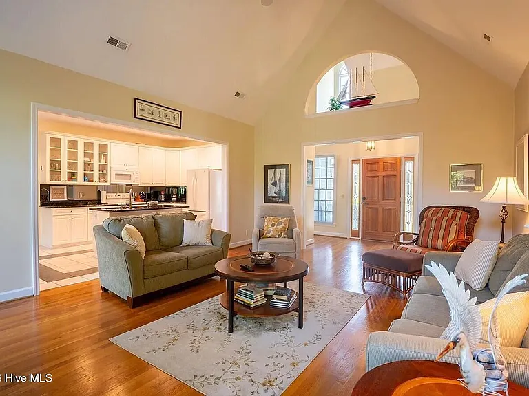 3326 Saint James Dr SE — Photo 4