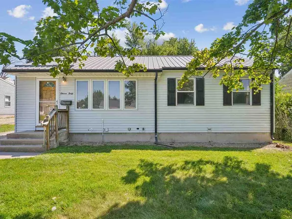 1140 Crestview Dr SE, Cedar Rapids, IA 52403
