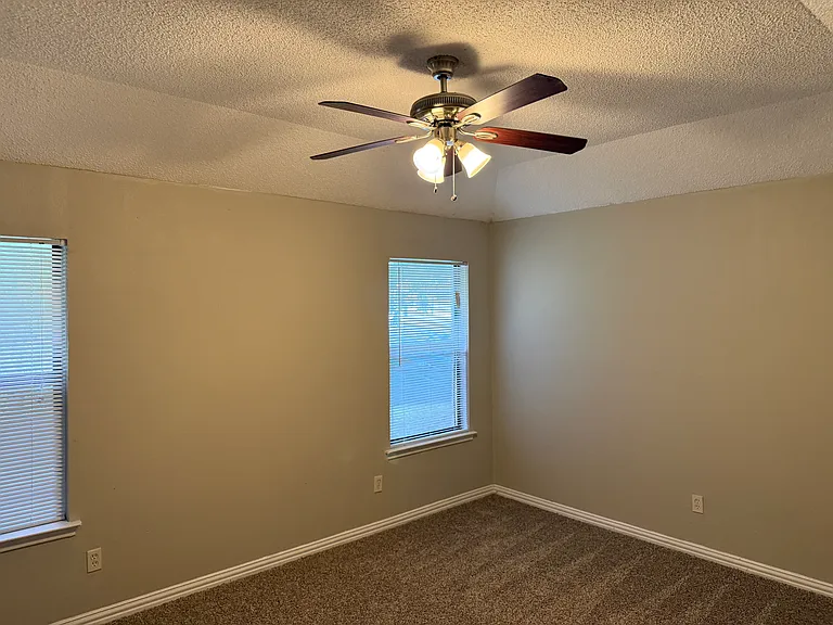 221 Arnold St — Photo 13