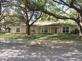 1809 Helen St, Alice, TX 78332