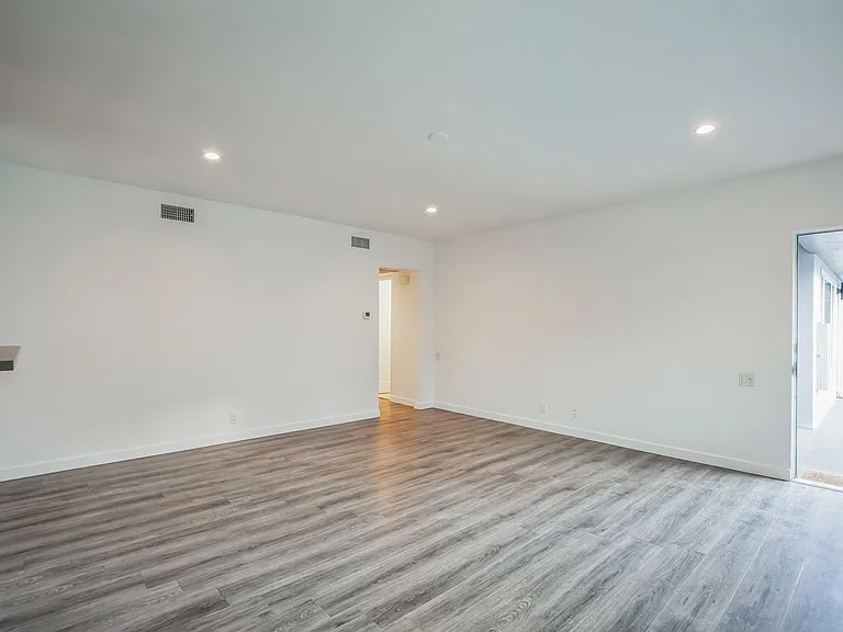 671 S. Riverside Drive — Photo 22