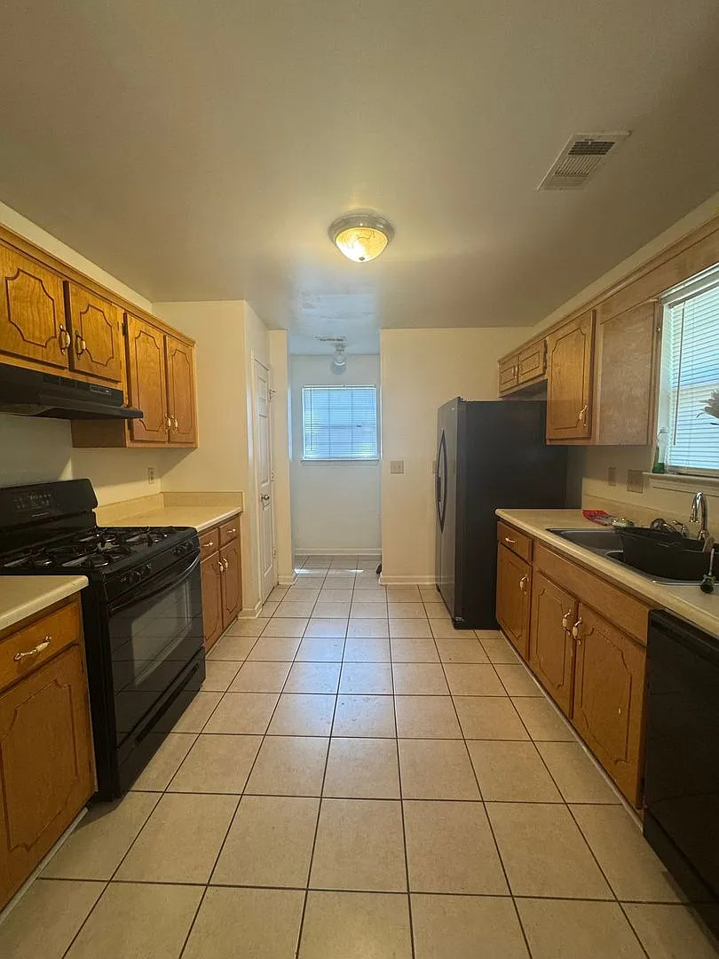 Charming 3BR House in Hampton — Photo 2