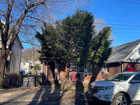 2nd image of 161 Fulton St