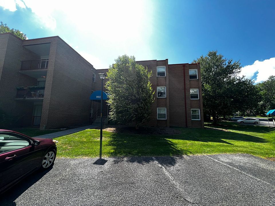 1st image of 902 Brightwood Manor Dr #1