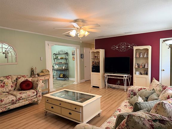 5th image of 202 Shoshone St
