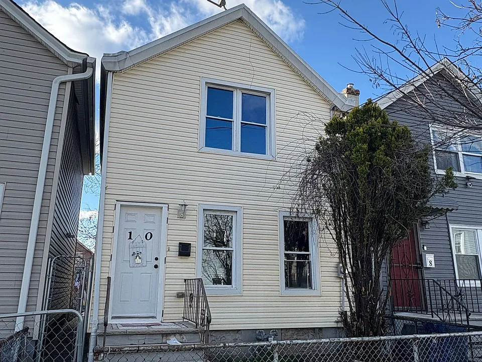 10 N York St #1