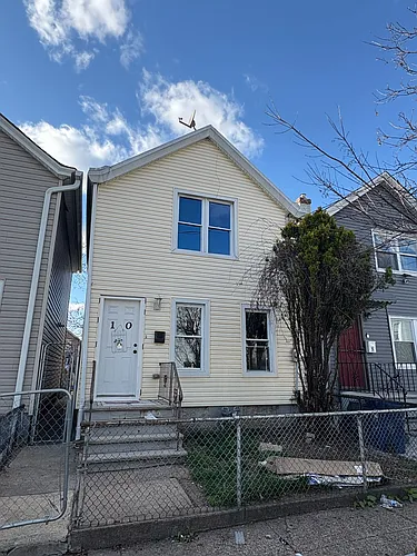 10 N York St #1 Photo 1