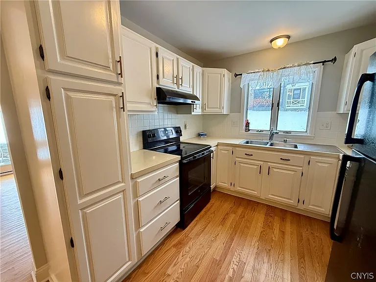 223 Cleveland Blvd — Photo 12
